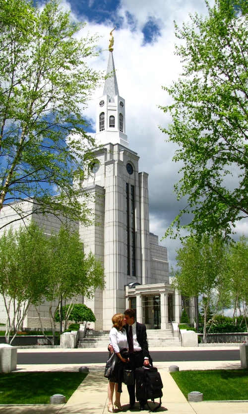 Boston Temple Kiss: Canon Canon PowerShot SX100 IS 1/1250 sec f 3.5 Flash: Not Fired 80 Boston Temple Kiss