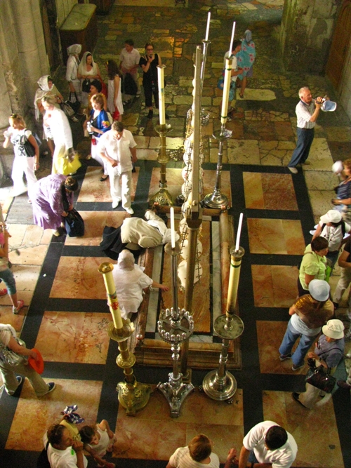 Kissing Jesus' tomb