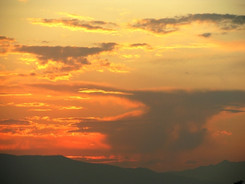 Another cloudscape: Canon Canon PowerShot SX100 IS 1/320 sec f 4 Flash: Not Fired 80 Another cloudscape