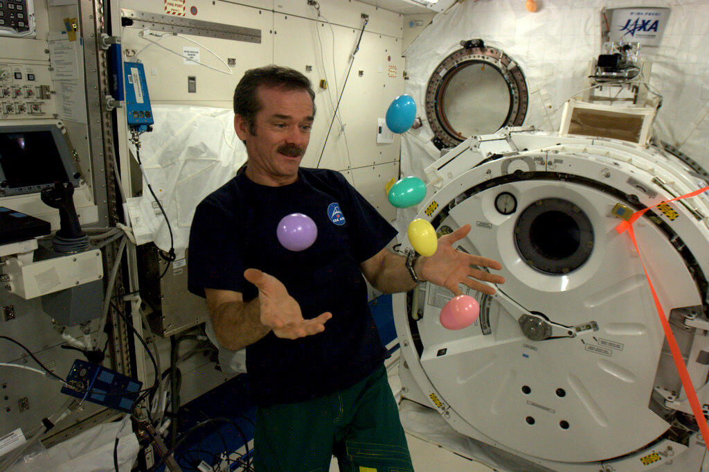 cmdr_hadfield_juggling